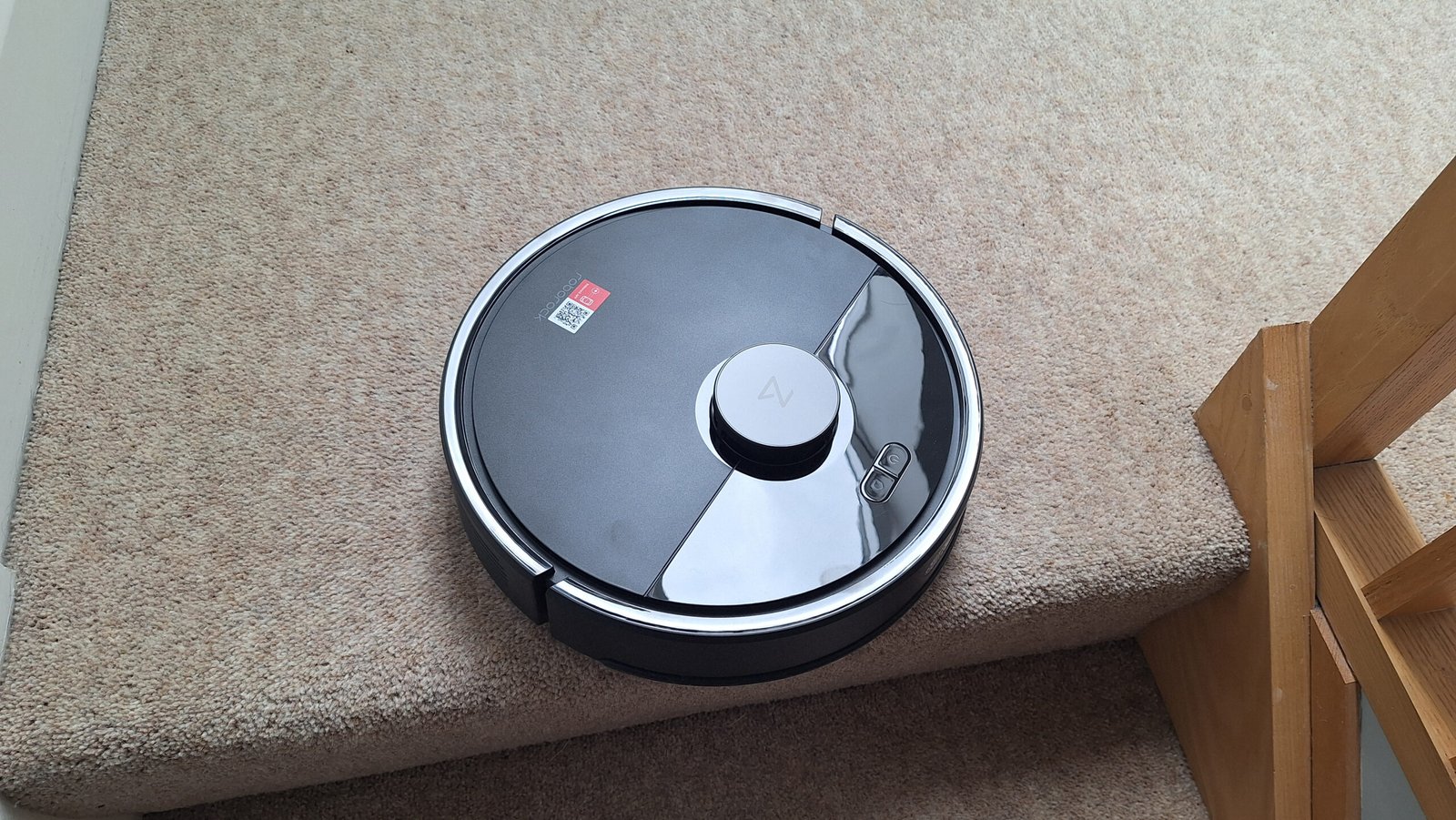 Robot cerca de escaleras